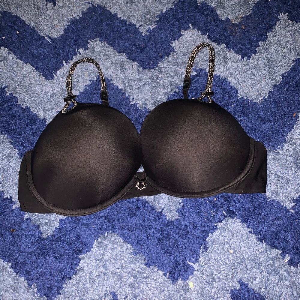 BLACK VICTORIA’S SECRET PUSH-UP BRA